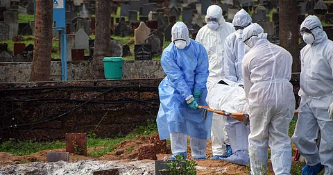 കൊവിഡ് മരണങ്ങള്ക്ക് 50,000 രൂപ നഷ്ടപരിഹാരം; ഒക്ടോബര് പത്ത് മുതല് അപേക്ഷ സ്വീകരിച്ച് തുടങ്ങും