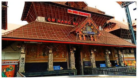 ഗുരുവായൂര് ക്ഷേത്ര നടയില് മോഹന്ലാലിന്റെ കാര് കയറ്റാന് അനുവദിച്ചു; സെക്യൂരിറ്റി ജീവനക്കാര്ക്കെതിരെ നടപടി