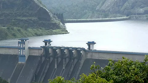 ഇടുക്കി അണക്കെട്ടില് ഓറഞ്ച് അലര്ട്ട്; കക്കി ഡാം 11 മണിക്ക് തുറക്കും, മുന്നറിയിപ്പ്