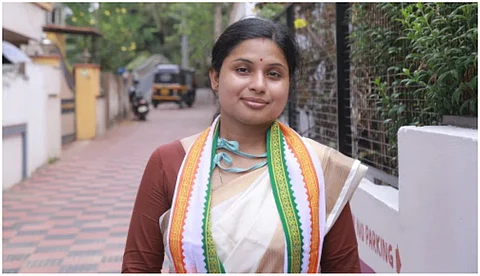 ആ ഐറ്റങ്ങള് എവിടെ പോയെന്നു ചോദിച്ചു, പൊലീസ് സ്ത്രീ വിരുദ്ധ പരാമര്ശം നടത്തിയെന്ന് വീണ നായര്