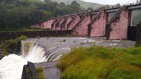 മുല്ലപ്പെരിയാര് അണക്കെട്ട് തുറന്നു; പെരിയാര് തീരത്ത് ജാഗ്രത, ഇടുക്കി അണക്കെട്ടില് റെഡ് അലര്ട്ട്