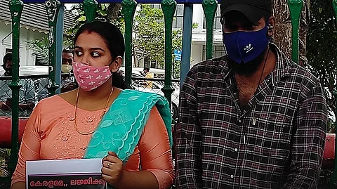 അനുപമയുടെ ഹേബിയസ് കോര്പസ് ഹര്ജി സ്വീകരിച്ചില്ല, കുഞ്ഞ് നിയമവിരുദ്ധ കസ്റ്റഡിയിലല്ലെന്ന് ഹൈക്കോടതി