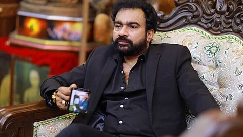 'മോന്സന്റെ തിരുമ്മല് കേന്ദ്രത്തില് ഒളിക്യമറ, ഉന്നതരെ കുരുക്കി'; പീഡനത്തിനിരയായ പെണ്കുട്ടി