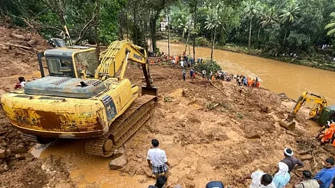 മഴക്കെടുതിയില് മരിച്ചവരുടെ കുടുംബങ്ങള്ക്ക് നാല് ലക്ഷം രൂപ ധനസഹായം പ്രഖ്യാപിച്ച് സര്ക്കാര്
