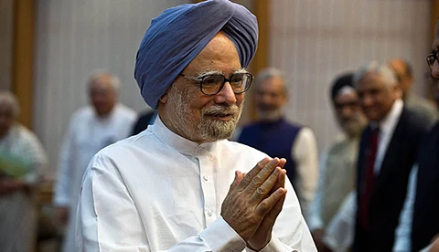 'അവര് മൃഗശാലയിലെ മൃഗങ്ങളല്ല', ആശുപത്രിയില് വന്ന് ഫോട്ടോ എടുത്ത കേന്ദ്രമന്ത്രിയോട് മന്മോഹന് സിംഗിന്റെ മകള്