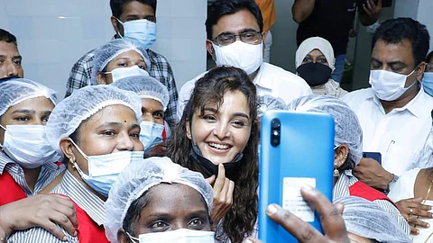 വിവാദം ഏശിയില്ല, മൂന്ന് ദിവസം കൊണ്ട് അധികമായി വിറ്റത് 5684 ഊണുകള്, ജനകീയമായി കുടുംബശ്രീ ഹോട്ടലുകള്