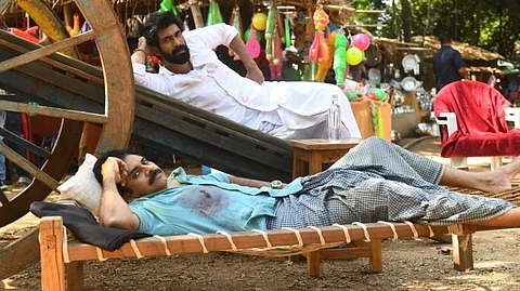 തല്ലിത്തീര്ന്ന് വിശ്രമിക്കുന്ന അയ്യപ്പനും കോശിയും, പവന് കല്യാണ് സിംപ്ലിസിറ്റിയെന്ന് ആരാധകര്