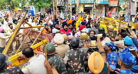 ധാന്യങ്ങൾ നേരത്തെ സംഭരിക്കും; കർഷക പ്രതിഷേധത്തിന് വഴങ്ങി കേന്ദ്രസർക്കാർ