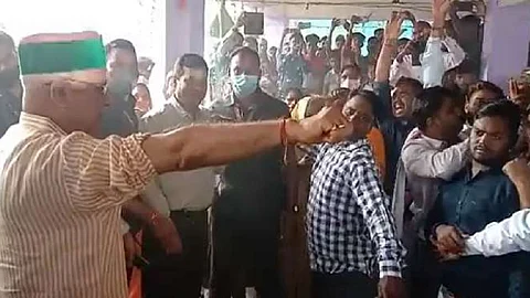 പൂജയ്ക്കിടെ ചാട്ടവാറടി ഏറ്റുവാങ്ങി ഛത്തീസ്ഗഡ് മുഖ്യമന്ത്രി; ഐശ്വര്യമുണ്ടാകാനും, കര്ഷകരുടെ നന്മയ്ക്കുമെന്ന് പ്രതികരണം