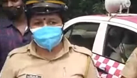 കുട്ടികളോട് എങ്ങനെ പെരുമാറണമെന്ന് പഠിപ്പിക്കണം; പിങ്ക് പൊലീസ് ഉദ്യോഗസ്ഥയ്ക്കെതിരെ കേസ് എടുക്കാന് ബാലവകാശ കമ്മീഷന് നിര്ദേശം