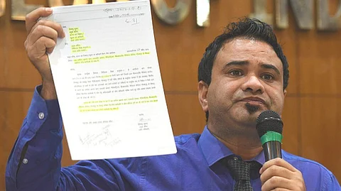 യു.പി സര്ക്കാരിന്റെ പ്രതികാര നടപടി, ഡോ. കഫീല് ഖാനെ സര്വീസില് നിന്നും പിരിച്ചുവിട്ടു