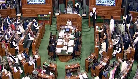 ചര്ച്ചയില്ലാതെ, പ്രതിപക്ഷ ബഹളത്തിനിടയില് വിവാദ കാര്ഷിക നിയമങ്ങള് പിന്വലിച്ച് കേന്ദ്ര സര്ക്കാര്