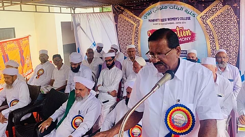 എവിടെ വനിതകള്? രാജ്മോഹന് ഉണ്ണിത്താന്റെ മണവാട്ടി ബീവി വിമന്സ് കോളേജ് ഉദ്ഘാടന പോസ്റ്റിനെ ട്രോളി സോഷ്യല് മീഡിയ