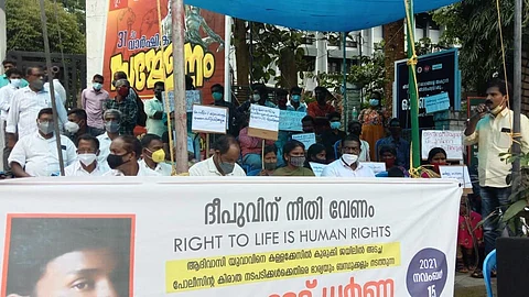 ആദിവാസി യുവാവിനെ വാഹനമോഷണക്കേസില് പ്രതിയാക്കിയ സംഭവം; കേസെടുത്ത് എസ് സി-എസ് ടി കമ്മീഷൻ