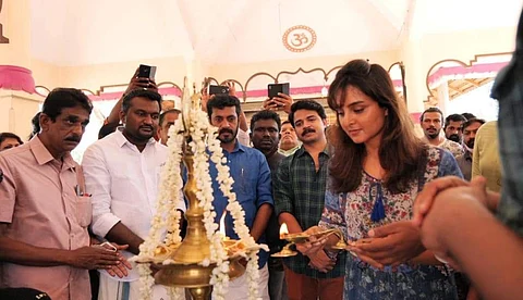 മഞ്ജുവിന്റേയും സൗബിന്റേയും 'വെള്ളരിക്കാപ്പട്ടണം'; ചിത്രീകരണം തുടങ്ങി