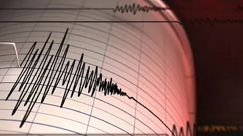 കോട്ടയം, ഇടുക്കി ജില്ലകളില് നേരിയ ഭൂചലനം; നാശനഷ്ടങ്ങളില്ല, ഭൂമിക്കടിയില് നിന്ന് മുഴക്കം കേട്ടെന്ന് പ്രദേശവാസികള്