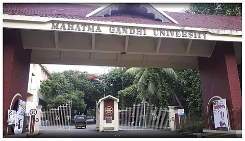 നന്ദകുമാര് കളരിക്കലിനെ വകുപ്പ് മേധാവി സ്ഥാനത്ത് നിന്നും മാറ്റി എം.ജി സര്വകലാശാല, വിദേശത്തായത് കൊണ്ടെന്ന് വിശദീകരണം