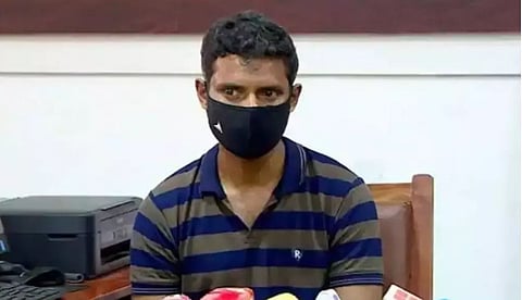 പൊലീസില് കീഴടങ്ങിയ മാവോയിസ്റ്റ് നേതാവിന് പുനരധിവാസം; കീഴടങ്ങുന്നവര്ക്ക് ജോലിയും സ്റ്റൈപെന്ഡും നല്കാന് ശുപാര്ശ