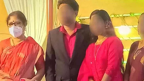 കരുവന്നൂര് ബാങ്ക് തട്ടിപ്പ് കേസിലെ പ്രതിയുടെ മകളുടെ വിവാഹത്തില് മന്ത്രിയും; വരന് വിദ്യാര്ത്ഥിയെന്ന് ആര്.ബിന്ദു