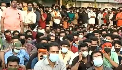 നിരോധനാജ്ഞ ലംഘിച്ച് തലശ്ശേരി ടൗണില് സംഘപരിവാര് സംഘടനകളുടെ പ്രതിഷേധ പ്രകടനം