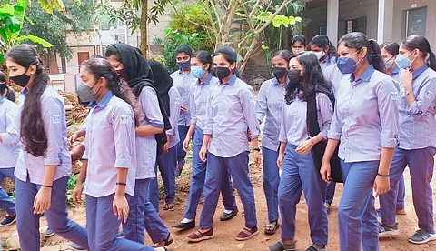 'ഞങ്ങടെ യൂണിഫോം പൊളിയാണ് കംഫര്ട്ടബിളാണ്'; പ്രതിഷേധങ്ങള് തള്ളി ബാലുശ്ശേരിയിലെ കുട്ടികള്