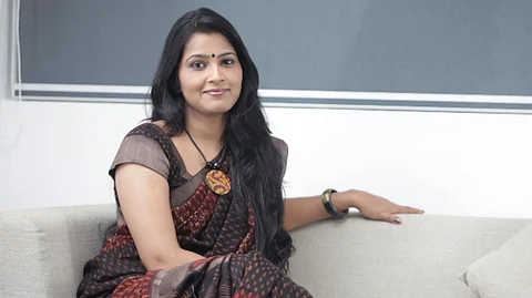 ലൈംഗിക അധിക്ഷേപവും സൈബര് ആക്രമണവും, സ്മൃതി പരുത്തിക്കാട് നിയമനടപടിക്ക്