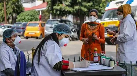 ഫെബ്രുവരിയോടെ കൊവിഡ് മൂന്നാം തരംഗത്തിന് സാധ്യത, രൂക്ഷമാകില്ലെന്ന് വിലയിരുത്തല്