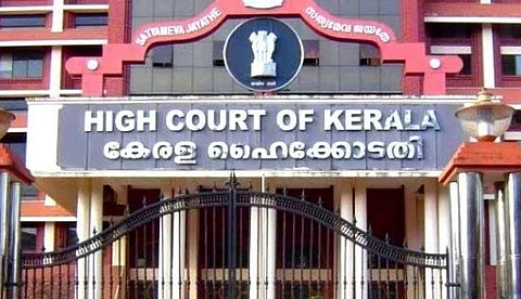 പൊലീസ് കേസുകള് ജസ്റ്റിസ് ദേവന് രാമചന്ദ്രന്റെ ബെഞ്ചില് നിന്ന് മാറ്റി, സാധാരണ നടപടിയെന്ന് ഹൈക്കോടതി