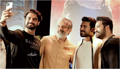 'സൂപ്പര്ഹിറ്റ് സൂപ്പര്ഹീറോ', ടൊവിനോയെയും മിന്നല് മുരളിയെയും പുകഴ്ത്തി രാജമൗലി