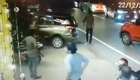 പോത്തന്കോട് വീണ്ടും ഗുണ്ടാ ആക്രമണം, യാത്രക്കാരായ അച്ഛനെയും മകളെയും രാത്രി നടുറോട്ടില് ആക്രമിച്ചു