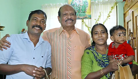 ഹെലികോപ്റ്റര് അപകടത്തില്പ്പെട്ടപ്പോള് രക്ഷിച്ചവരെ നേരില് കണ്ട് നന്ദി പറഞ്ഞ് വ്യവസായി എം.എ യൂസഫലി