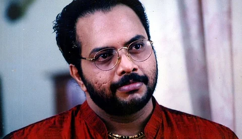 ഒളിക്യാമറ വെച്ചല്ല അമ്മയിലെ ദൃശ്യങ്ങള് പകര്ത്തിയത്; വീഡിയോ എടുക്കരുതെന്ന് ബൈ-ലോയില് പറഞ്ഞിട്ടില്ലെന്ന് ഷമ്മി തിലകന്