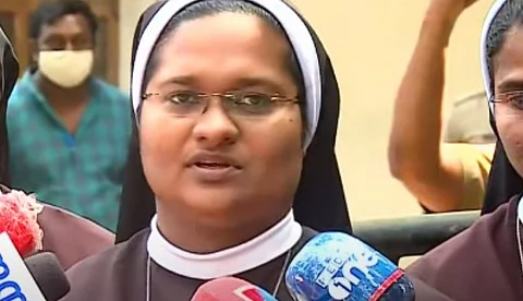 ഞങ്ങള് ഇതേ മഠത്തില് ഇരുന്ന് പോരാട്ടം തുടരും, മരണം വരെ; വിധി വിശ്വസിക്കാനാകുന്നില്ലെന്ന് കുറവിലങ്ങാട് സിസ്റ്റര്മാര്