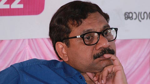 കെ റെയില് വിരുദ്ധ കവിതക്ക് തെറിയും വിമര്ശനവും , 'കുരുപൊട്ടി നില്ക്കുന്നവരോട് കരുണ' മാത്രമെന്ന് റഫീക്ക് അഹമ്മദ്