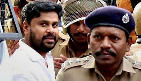 ഫോണുകള് കോടതിയില്; ദിലീപിന്റെയുള്പ്പെടെ ആറ് ഫോണുകള് രജിസ്ട്രാര് ജനറലിന് കൈമാറി
