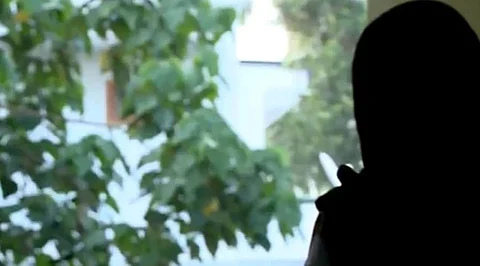 'എവിടെയെങ്കില് എന്നെ കൊണ്ട് ആക്കിക്കോ എന്ന് എന്റെ മോള് പറയുമായിരുന്നു', നീതി ലഭിച്ചില്ലെന്ന് പോക്സോ ഇരയുടെ അമ്മ