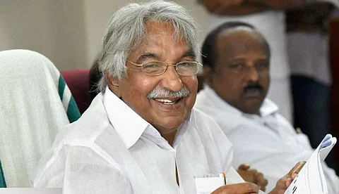 വി.എസ് അച്യുതാനന്ദന് നഷ്ടപരിഹാരം തന്നാല് സമൂഹ നന്മയ്ക്ക് ഉപയോഗിക്കുമെന്ന് ഉമ്മന് ചാണ്ടി
