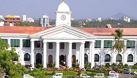 സെക്രട്ടറിയേറ്റില് കൊവിഡ് വ്യാപനം; മുഖ്യമന്ത്രിയുടെ ഓഫീസ് ഭാഗികമായി അടച്ചു