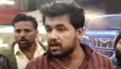 കര്ണാടകയില് അപമാനിച്ച് ഇറക്കിവിട്ട കര്ഷകനോട് മാപ്പ് പറഞ്ഞ് മഹീന്ദ്ര; ബൊലേറോയും സമ്മാനിച്ചു