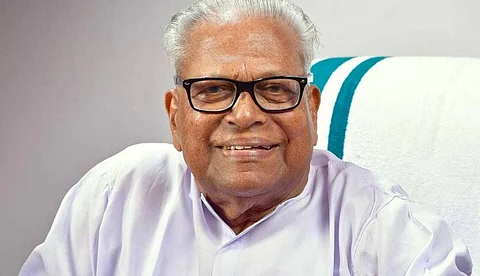 സോളാര് കേസ് നഷ്ടപരിഹാര വിധിക്കെതിരെ അപ്പീലെന്ന് വി.എസ് അച്യുതാനന്ദന്; കീഴ് കോടതികളില് നിന്ന് എപ്പോഴും നീതി കിട്ടണമെന്നില്ല