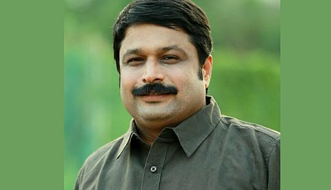 അഞ്ചല്ല അയ്യായിരം കേസെടുത്താലും നിന്റെ കൂടെ; മറുപടിയുമായി നികേഷ് കുമാര്