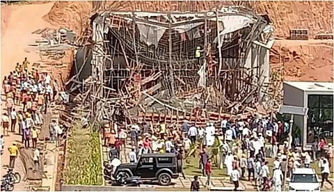 മര്ക്കസ് നോളജ് സിറ്റിയില് നിര്മാണത്തിലിരുന്ന കെട്ടിടം തകര്ന്നു വീണു; 15 പേര്ക്ക് പരിക്ക്