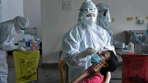 ഒമിക്രോണ്, സംസ്ഥാനത്ത് കൂടുതല് നിയന്ത്രണങ്ങള്; രാത്രികാല കര്ഫ്യു തുടരില്ല