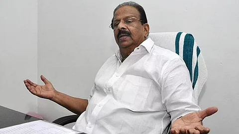 'കൊല്ലുന്ന രാജാവിന് തിന്നുന്ന മന്ത്രി';അഴിമതിവീരനായ മുഖ്യമന്ത്രിക്ക് ഗവര്ണര് കുടപിടിക്കുന്നുവെന്ന് സുധാകരന്