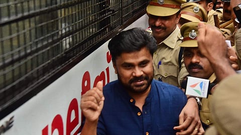 ദിലീപിനെതിരെ വീഡിയോ അടക്കം തെളിവുകളുണ്ട്, കസ്റ്റഡിയില് ചോദ്യം ചെയ്യണം; ജാമ്യഹര്ജിയില് പ്രൊസിക്യൂഷന്