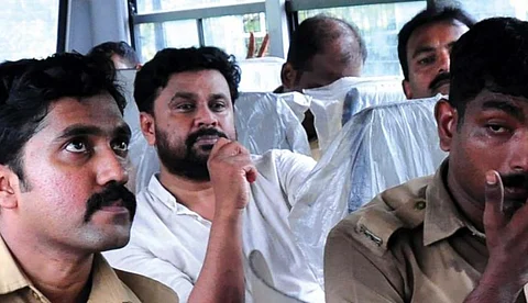 ദിലീപിനെതിരായ കേസ്; സുദര്ശന്റെ കൈവെട്ടാനും എ വി ജോര്ജിനെ വധിക്കാനും ഗൂഢാലോചന നടന്നെന്ന് എഫ്.ഐ.ആര്