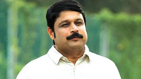 'നടിയെ ആക്രമിച്ച കേസിലെ വിചാരണ നടപടികള് ചര്ച്ച ചെയ്തു'; നികേഷ് കുമാറിനെതിരെ സ്വമേധയാ കേസെടുത്ത് പൊലീസ്