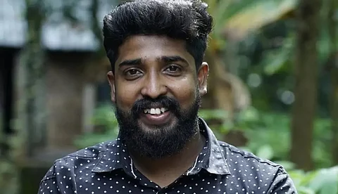 ബലാത്സംഗ കേസിന് പിന്നാലെ ശ്രീകാന്ത് വെട്ടിയാര് ഒളിവില്; ഫോണ് സ്വിച്ച് ഓഫെന്ന് പൊലീസ്