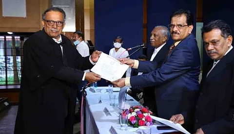 ഇനി നിയമ പോരാട്ടം; ഹൈക്കോടതിയില് അഭിഭാഷകനായി എന്റോള് ചെയ്ത് കെ.എം ഷാജഹാന്