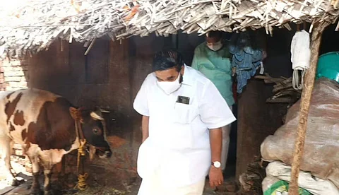 വാവ സുരേഷിന്റെ ഇഷ്ടപ്രകാരമുള്ള വീട് നിര്മ്മിച്ച് നല്കുമെന്ന് മന്ത്രി വാസവന്; എഞ്ചിനീയര് നാളെയെത്തും